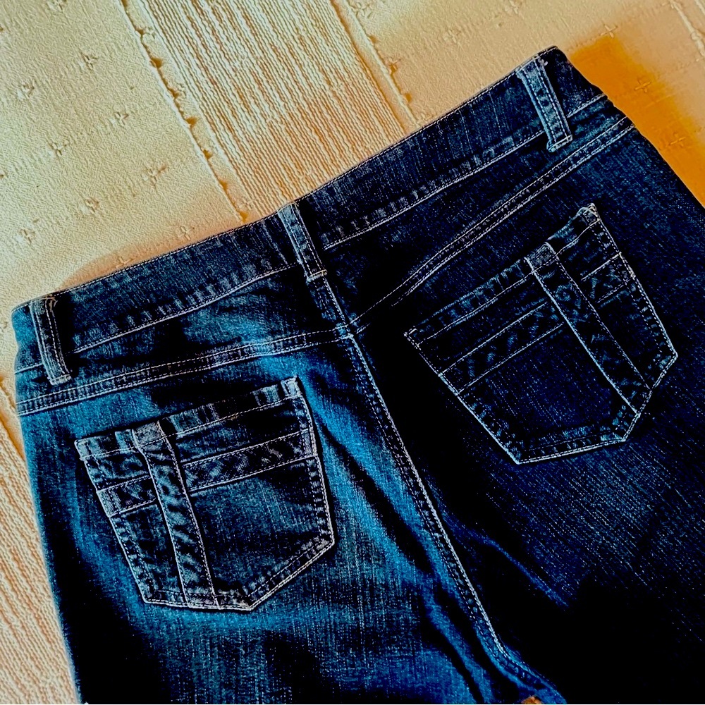CAbi Jeans Womens Size 10 Dark Blue Boot Cut Flare Leg pattern pocket EUC